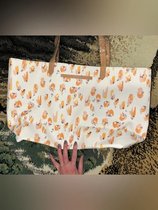 Modern Tote - Picture 5 of 7